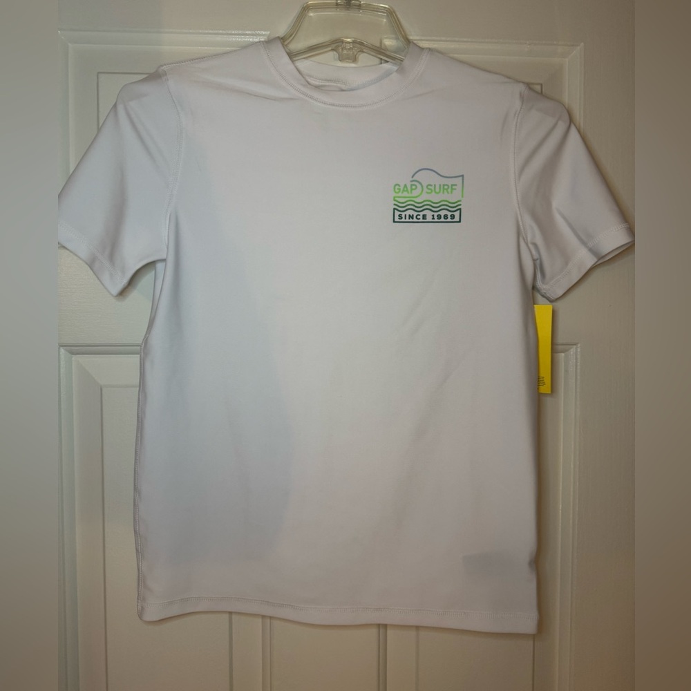 NWT Gap kids boy’s short sleeved UPF 50+ top.